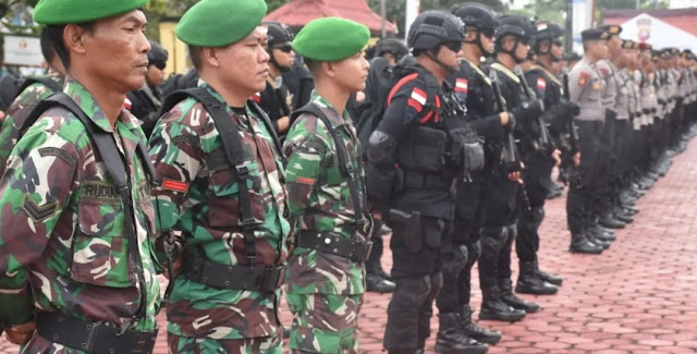 Anggota Kodim Sintang Ikuti Apel Gelar Pergeseran Pasukan Pengamanan Pemilu Tahun 2024 Polres Sintang
