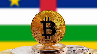 The Central African Republic adopts bitcoin as legal tender  The Central African Republic, the second least developed country in the world according to the UN, has adopted bitcoin as its official currency alongside the CFA franc and legalized the use of cryptocurrencies, the presidency announced on Wednesday, ensuring that it is the first country to do so in Africa.  The National Assembly voted "unanimously" by the deputies present the law "governing cryptocurrency in the Central African Republic" and President Faustin Archange Touadéra has promulgated it, assures in a press release the Minister of State and Chief of Staff of the Presidency, Obed Namsio , adding: the Central African Republic is "the first country in Africa to adopt bitcoin as a reference currency" .  On September 7, 2021, El Salvador was the first country in the world to adopt bitcoin as legal tender and the International Monetary Fund (IMF) immediately denounced a decision dangerous for "financial stability, financial integrity and consumer protection. " .  "This approach places the Central African Republic on the map of the most courageous and visionary countries in the world" , considers on the contrary the presidency of the Central African Republic, a country in civil war since 2013. At the end of 2020, a majority of the armed groups which then occupied two thirds of the territory launched an offensive against the power of President Touadéra, who called on Moscow for help.  Russian paramilitaries Already present since 2018, Russian paramilitaries came as reinforcements alongside Central African soldiers to repel the rebel offensive. But the UN, international NGOs and France, the former colonial power, regularly denounce "crimes" committed by "mercenaries" from the Russian private security company Wagner , as by the rebellion. And accuse the power of Faustin Archange Touadéra of having put the country under the control of Wagner, affirming that the latter "loots" the resources of the country, in particular in precious minerals.  “The context, with systemic corruption and a Russian partner under international sanctions, incites suspicion ,” said Thierry Vircoulon , a specialist in Central Africa at the French Institute for International Relations (IFRI). "Russia's search for ways around international financial sanctions calls for caution ," he continued.  "The law was passed by acclamation" , according to the presidency, but some members of the opposition "will attack the law before the Constitutional Court" , declared Wednesday to AFP Martin Ziguélé , former Prime Minister now deputy of the opposition.  Volatility "This law is a way to get out of the CFA Franc by a means that empties the common currency of its substance (...), it is not a priority for the country, this approach questions: who benefits from the crime?" , he continued.  "The purpose of this law is to govern all transactions related to cryptocurrencies in the Central African Republic, without restriction (...) carried out by natural or legal persons, public or private" , prescribes the text which refers in particular to "trade activities online" , "all electronic transactions" or even "tax contributions" . The law also provides that "cryptocurrency exchanges are not subject to tax" .  The volatility of bitcoin can make you dizzy. In 2021, prices had soared by more than 150% to a historic high of 68,991 dollars, before collapsing by more than 30%. Even if the market calmed down in 2022, the variations remain very strong: -17% in February, +8% in March and +10% in April. Bitcoin was trading Wednesday at over $39,000.  Legal currency For the time being, only El Salvador and the Central African Republic have adopted bitcoin as legal tender , but other countries are considering doing so, some having initiated legislative processes in this direction, according to the specialized site Coinmarketcap.com .  In Ukraine, the government accepted cryptocurrency donations , raising more than $100 million in the early days of the conflict to fuel its war effort.  But Western central banks are also worried about their possible use to circumvent the sanctions imposed on Russia and calls for international regulation are increasing in the United States and Europe .  In addition, around the world, many countries are talking about the possibility of creating their own digital currency , which would be centralized.        Senegal reduces trader taxes on imports  The conflict between Russia and Ukraine has dealt a severe blow to the global food supply chain. The interruption of exports of certain foods such as sunflower oil or wheat handicap countries in the Middle East and Africa which are highly dependent on these foodstuffs.  This is particularly the case for Senegal, where 60% of the wheat in 2021 came from Ukraine and Russia.  The recent scarcity of imports is pushing traders to raise prices.  A consequence that the Senegalese government wishes to counter by implementing solutions.  Among them, increasing subsidies and reducing taxes and fees.  "Wheat prices have been at a high level over the past period due to higher freight rates amid the Covid-19 pandemic. In response to higher wheat prices, we have also taken steps to alleviate the difficulties of the mills. We were all hoping to see prices go down, but unfortunately wheat prices have started to soar again due to the outbreak of the conflict between Russia and Ukraine." said _Momar Ndao, president of the Consumers Association of Senegal.  Last month, the president of the Consumers' Association of Senegal urged Senegalese to report to authorities any vendors overcharging certain products.