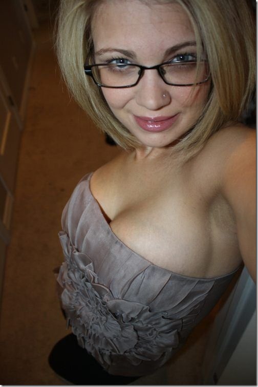 cleavage-girls-busty-18