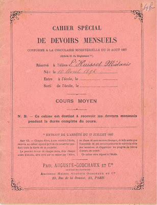 Première de couverture d’un cahier de devoirs mensuels, 1894 (collection musée) 