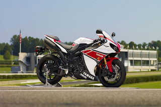 2012 Yamaha YZF-R1 First Look