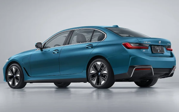 Novo BMW Série 3 2023 - facelift antecipado pela versão elétrica i3