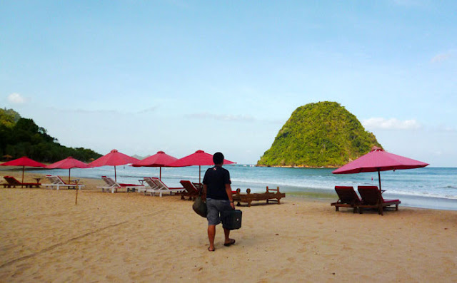 Pantai Pulau Merah Banyuwangi Pemandangan Nan Eksotis