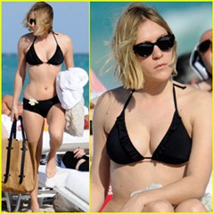 chloe-sevigny-black-bikini-babe