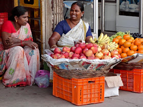women fruit vendors in Madurai