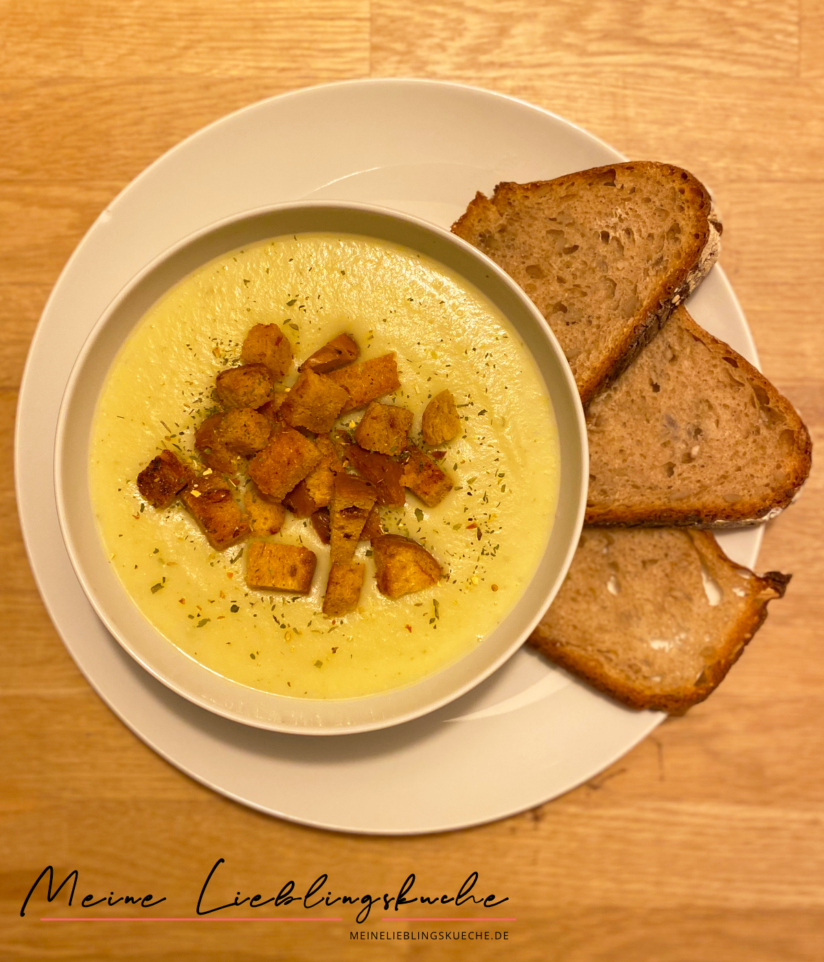 vegane Sellerie-Kartoffel-Suppe mit Petersilie-Croûtons