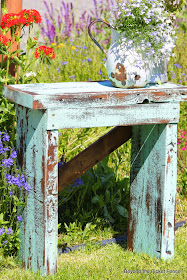 A rustic stool or table http://bec4-beyondthepicketfence.blogspot.com/2014/07/a-little-blue-stool-or-table.html