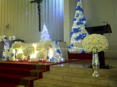 Serafien Perangkai Bunga Liturgis Dekorasi  Natal dari  