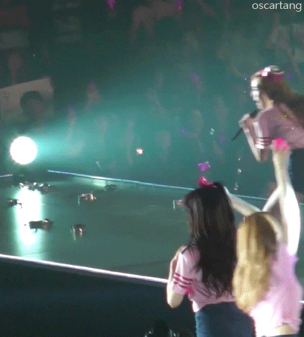20130410_jessica_concertthrow
