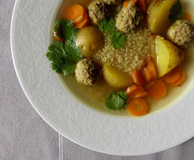 bezglutenowy rosół quinoa, ziemniaki, pulpeciki