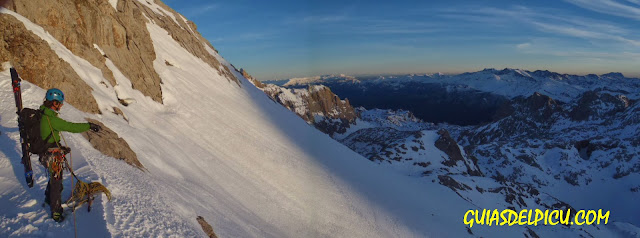 Guias de montaña para escalar en invierno  en los Picos de Europa, cara norte del Tesorero, Guiasdelpicu.com, Fernando Calvo