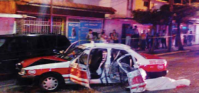 Tras persecucion y balacera patrulla se estrella contra taxi en Orizaba ; un muerto