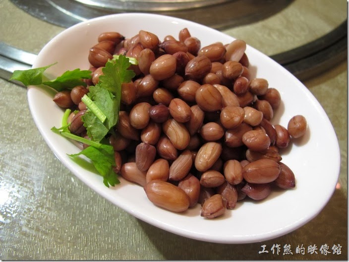 上海-干鍋居(貴州黔菜)。滷花生，RMB$10。跟我們常吃的滷水花生一樣，可是花生米有點小，感覺還不錯。