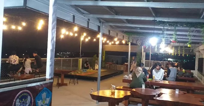 Kafe Rooftop di Semarang ini Ternyata Aslinya Bangunan ‘Kejar paket'