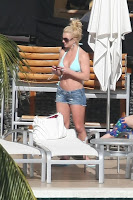 Britney Spears Sexy Blue Bikini Pictures