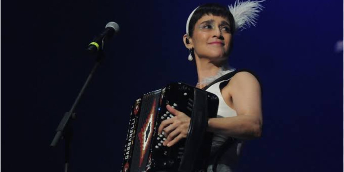 ¡Es HOY! El concierto gratuito de Julieta Venegas en el Zócalo CDMX