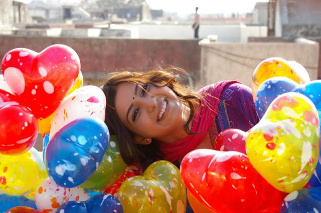 samantha with colorful balloons latest photos