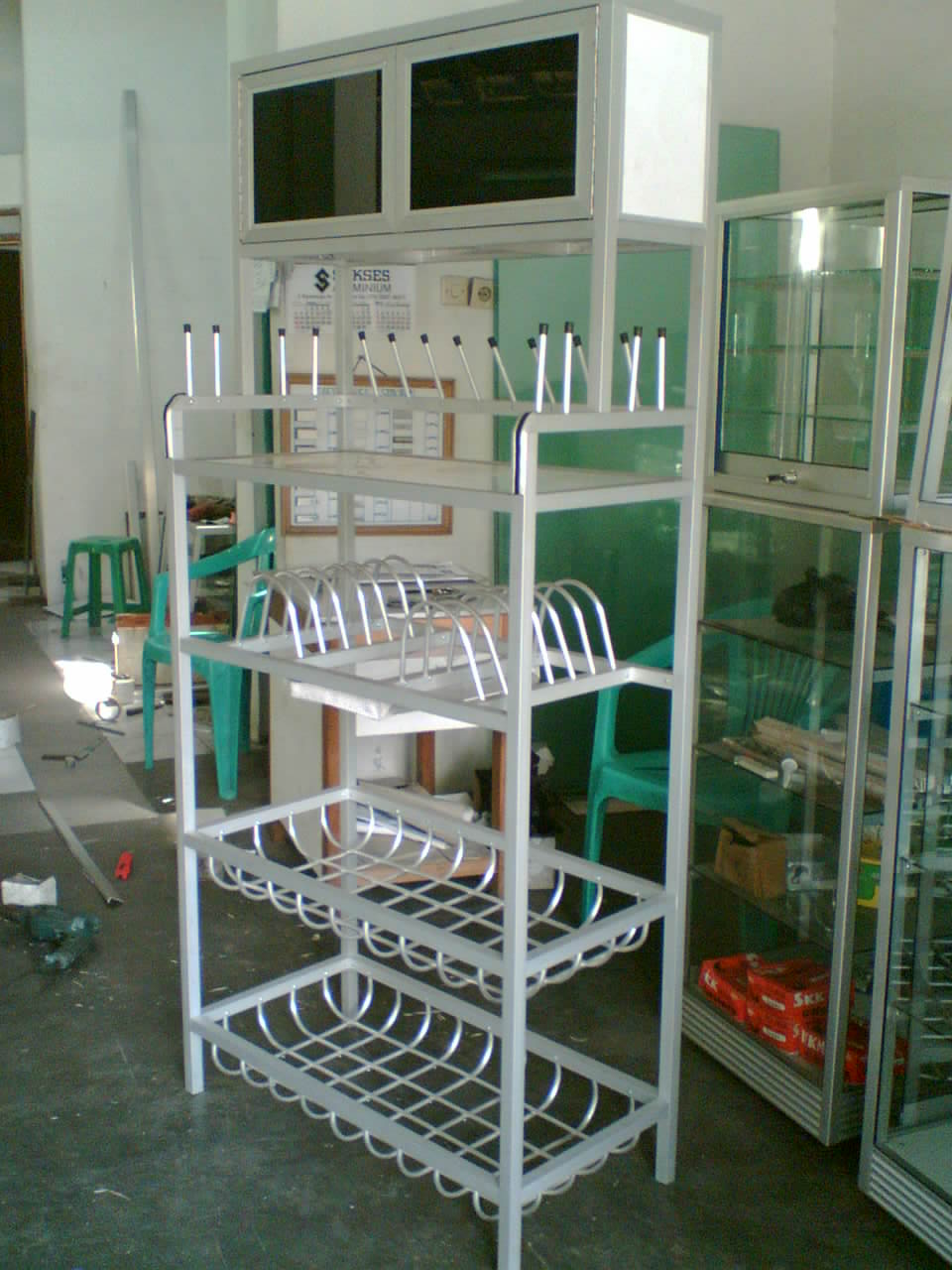 Sari Nugraha Aluminium  Kaca  Construction desain etalase 