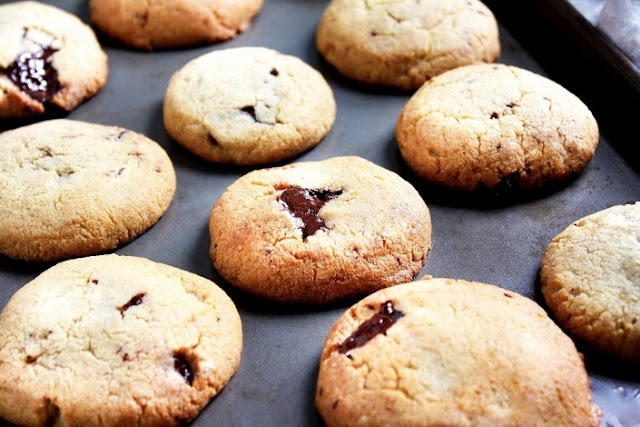 Chewy Keto Chocolate-Chip Cookies #keto #recipes