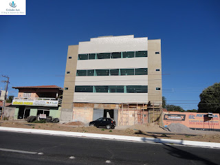 Pequeno edifício em construção na Av. Leão Sampaio.