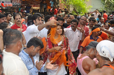 Priyanka Chopra & Ranbir Kapoor Ganesha Visarjan Pictures