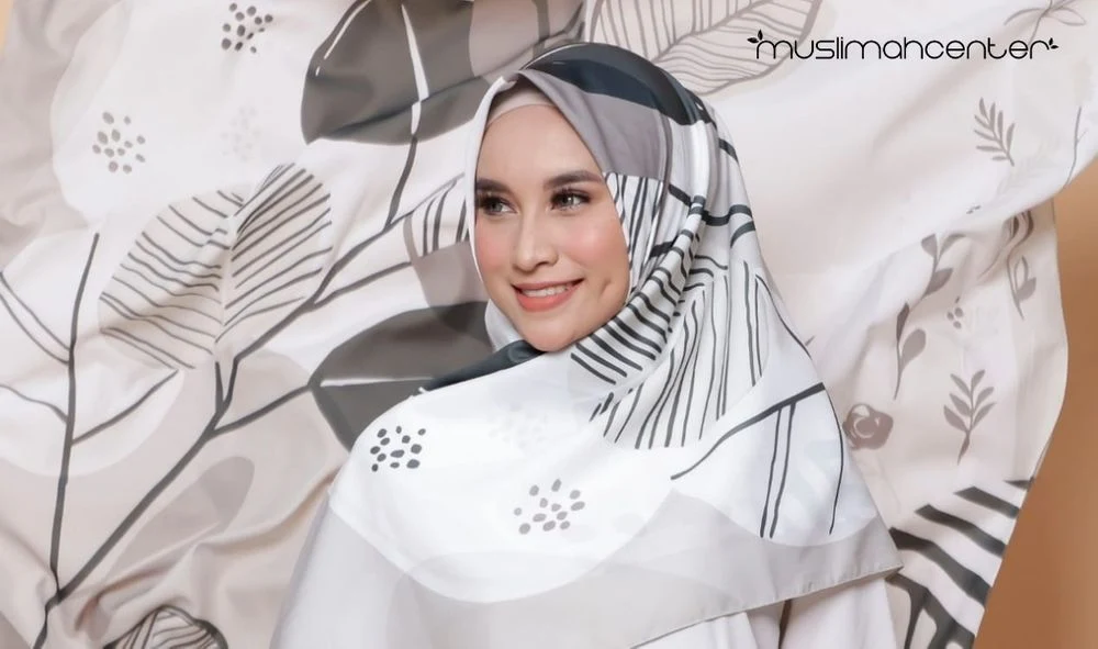 Trend Motif Jilbab Terbaru Di Tahun 2021 Muslimah Center - Warna jilbab yang lagi hits 2021