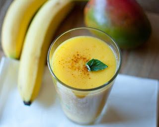 Smoothies mangue, banane et ananas