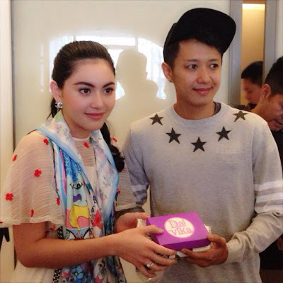 davika hoorne & mos patiparn in myanmar for sea game