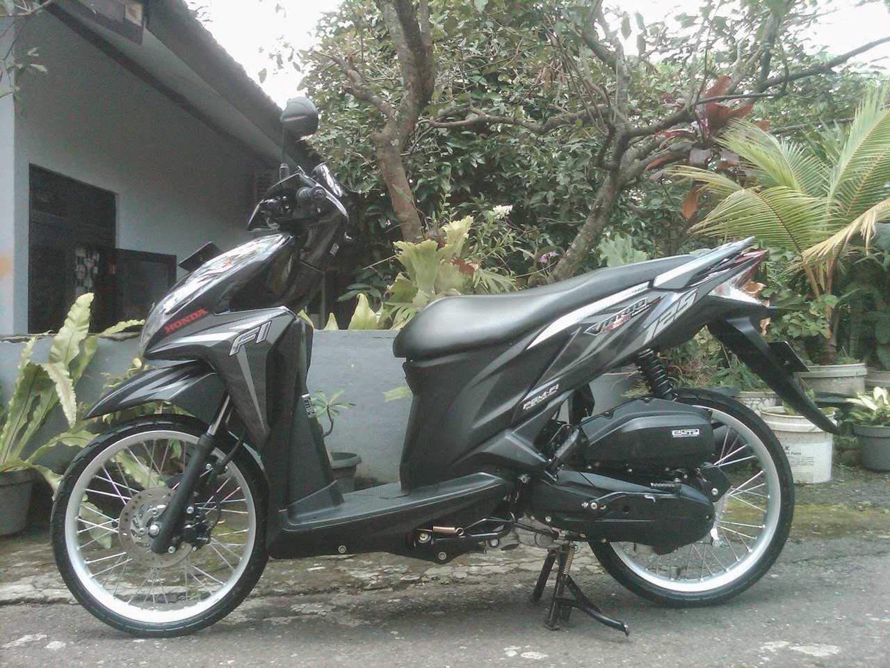 Modifikasi Motor  Vario 125 Warna  Putih Galeri Motor  Vario