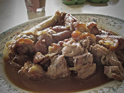 Wei Wei Shi Pin (威威食品), braised pork trotters