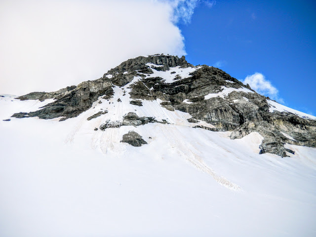 Qualche distacco di neve dallo Scalino