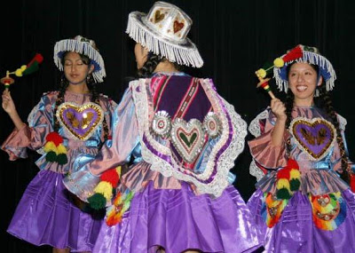 Foto de mujeres bailando Kullawada