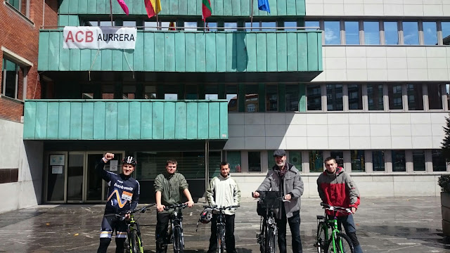 Reivindicación de futuro para al ACB en la masa críticia ciclista de Barakaldo