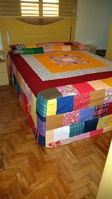 Patchwork é uma técnica na qual retalhos de tecidos diferentes são unidos formando-se composições diversas para a produção e aplicação em colchas, panos de copa, almofadas, tapetes e em vários objetos.