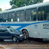 Carro invade preferencial, atinge ônibus e deixa avenida interditada