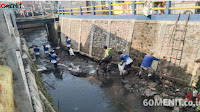 Menjaga Asri Sungai Citepus, Satgas Sektor 22 Sub 03 Bersama Gober Bersihkan Sampah dan Rumput Liar