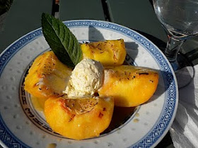 Grilled Peaches with Amaretto Sauce