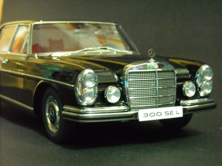 Autoart Millenium 1970 Mercedes Benz 300 SEL 118 scale