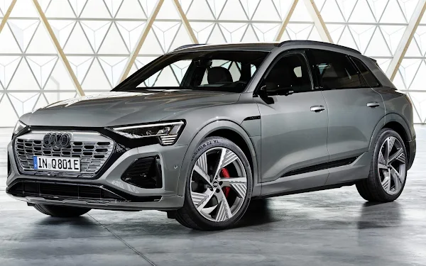 Audi apresenta novo logo de quatro anéis estreando no Q8 e-tron