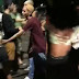 Vídeo mostra briga de gays e travestis em bar na Praça da Saudade, em Manaus; veja