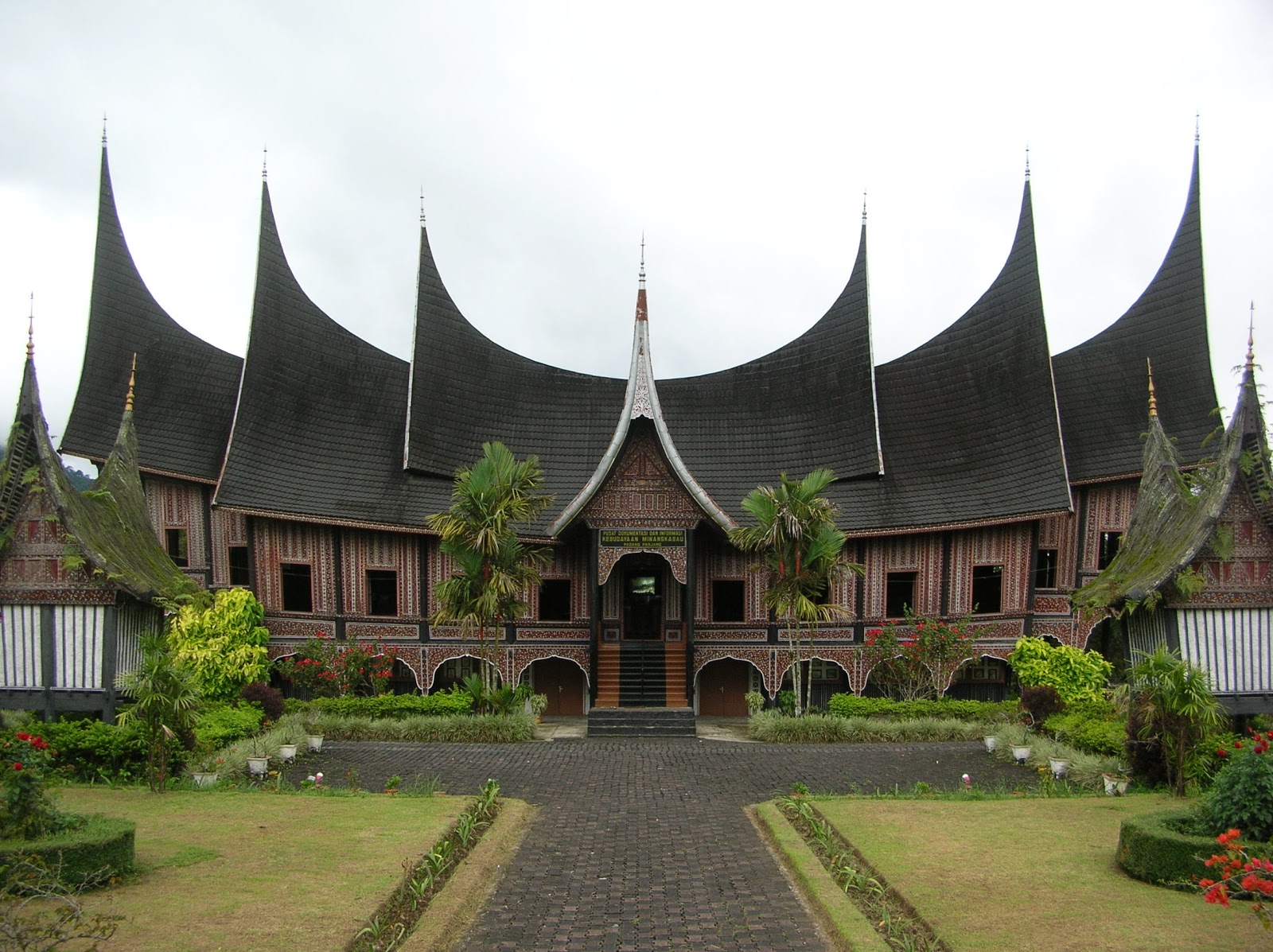  Rumah  Tradisional Minangkabau