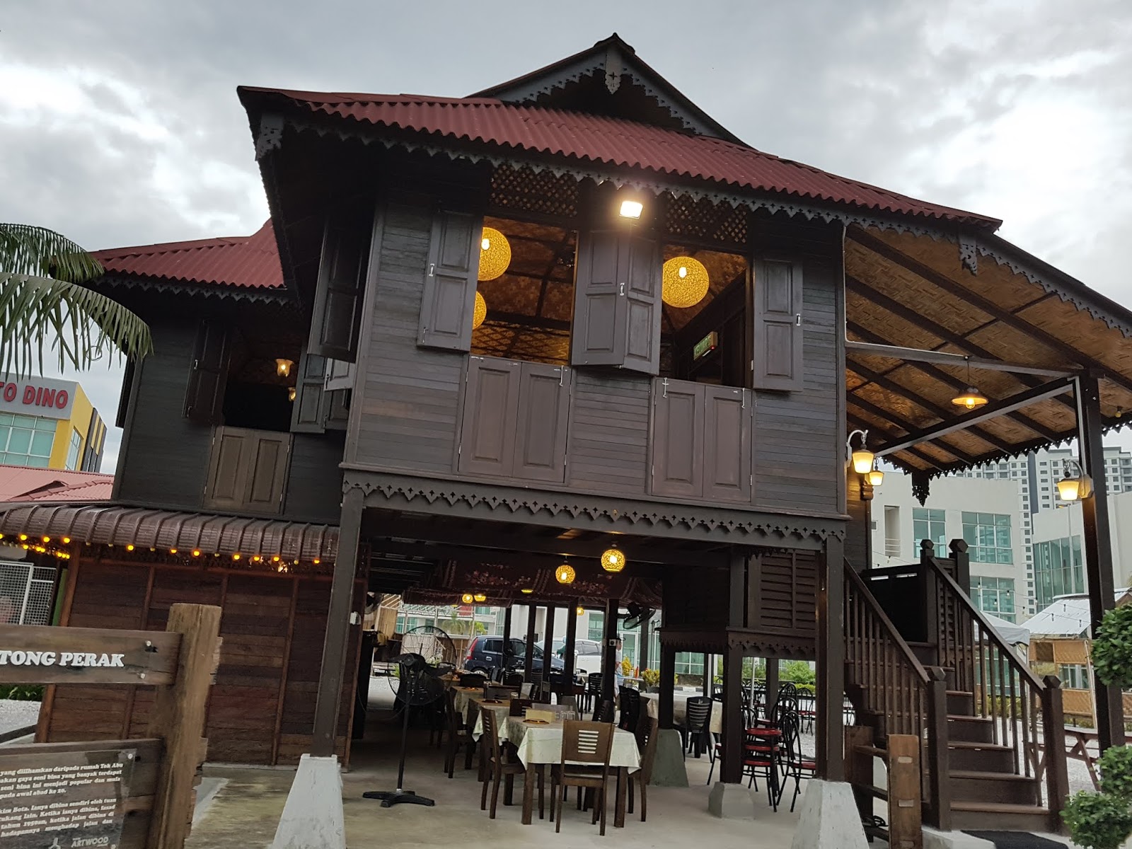 Berbuka puasa di Restoran Tok Nan, Bulatan Amanjaya, Ipoh