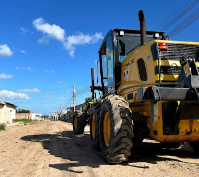 EM DELMIRO GOUVEIA, OBRAS DE PAVIMENTAÇÃO ASFÁLTICA CHEGAM AO BAIRRO NOVO HORIZONTE