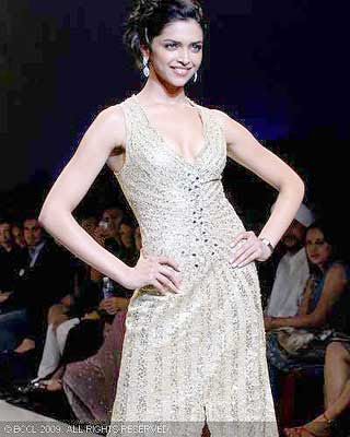 Deepika Padukone Ramp Mai Mumbai Lakme Fashion Week Fall-Winter 2009 Pictures