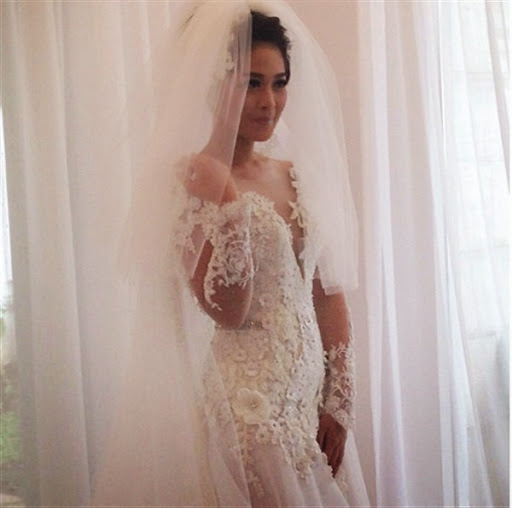 Model baju dan gaun pengantin kebaya modern ala artis terbaru