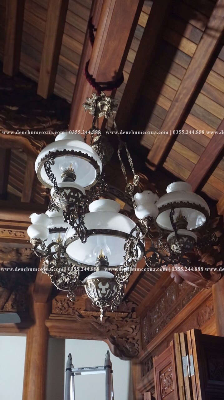 Ngằm nhìn thành quả đèn chùm cho nhà gỗ 3 gian tại Nam Định