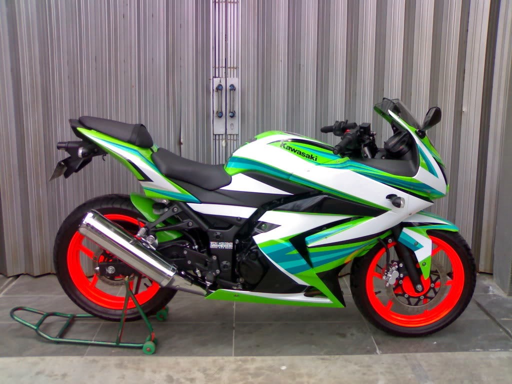 Gambar Modifikasi Cutting Sticker Kawasaki Ninja 250