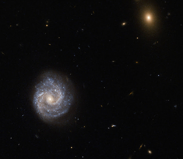 hubble-memandang-galaksi-aktif-2XMM-J143450.5+033843-astronomi