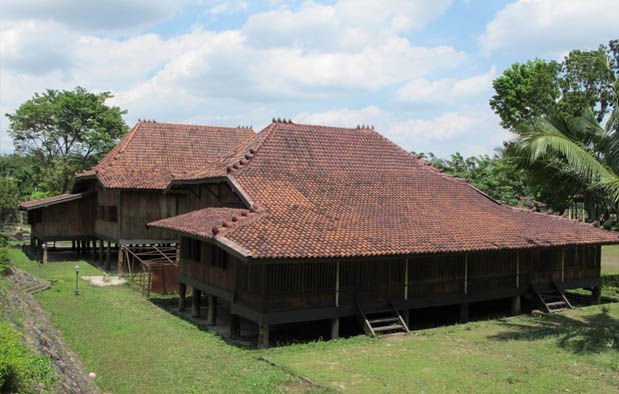  Rumah Adat Sumatera  Selatan Rumah  Limas Gambar dan 