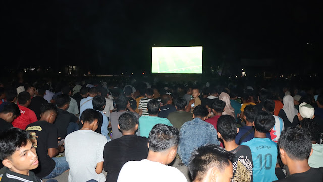 Kapolres Atam Nobar Semifinal Piala Asia U-23 Bersama Masyarakat